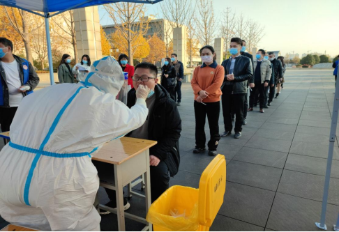 漯河食品职业学院顺利完成抽样核酸检测工作(图3)