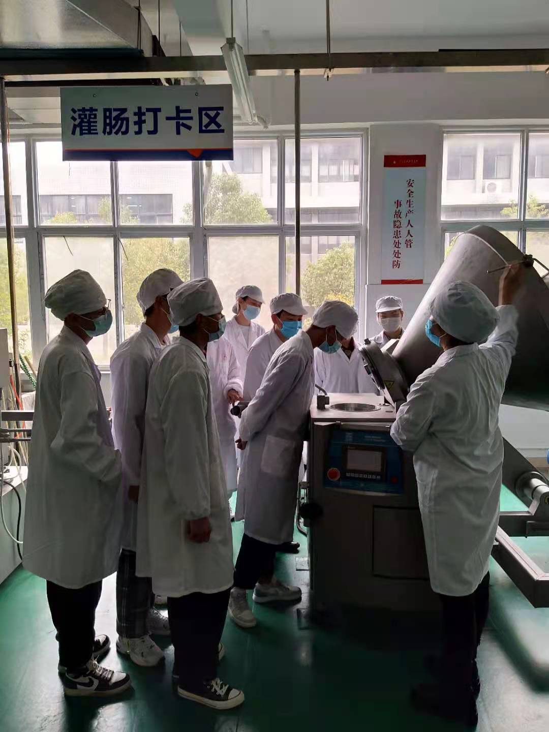 肉制品加工实训 (2).jpg