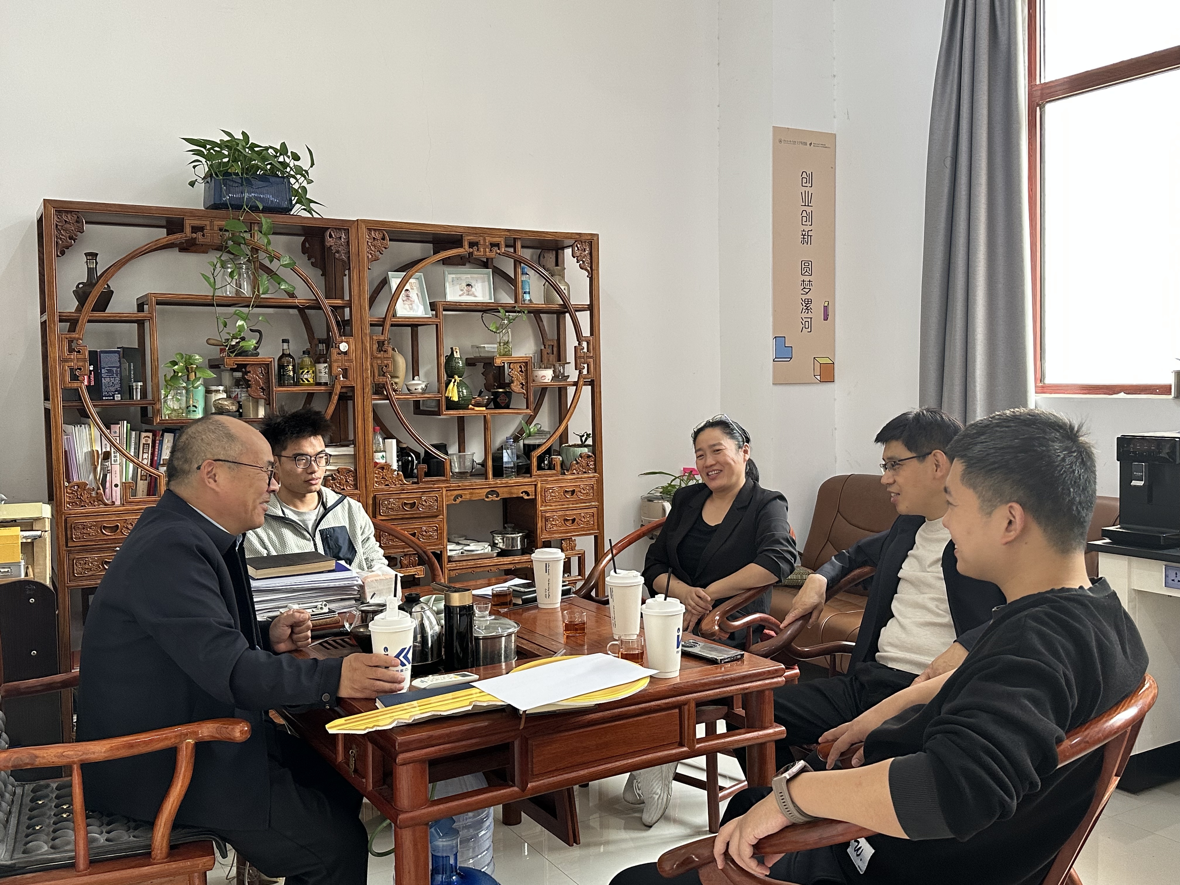 人社局王向明主任莅临学校指导10.27.jpg